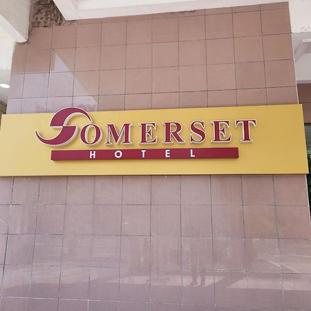 Somerset Hotel Мірі Екстер'єр фото